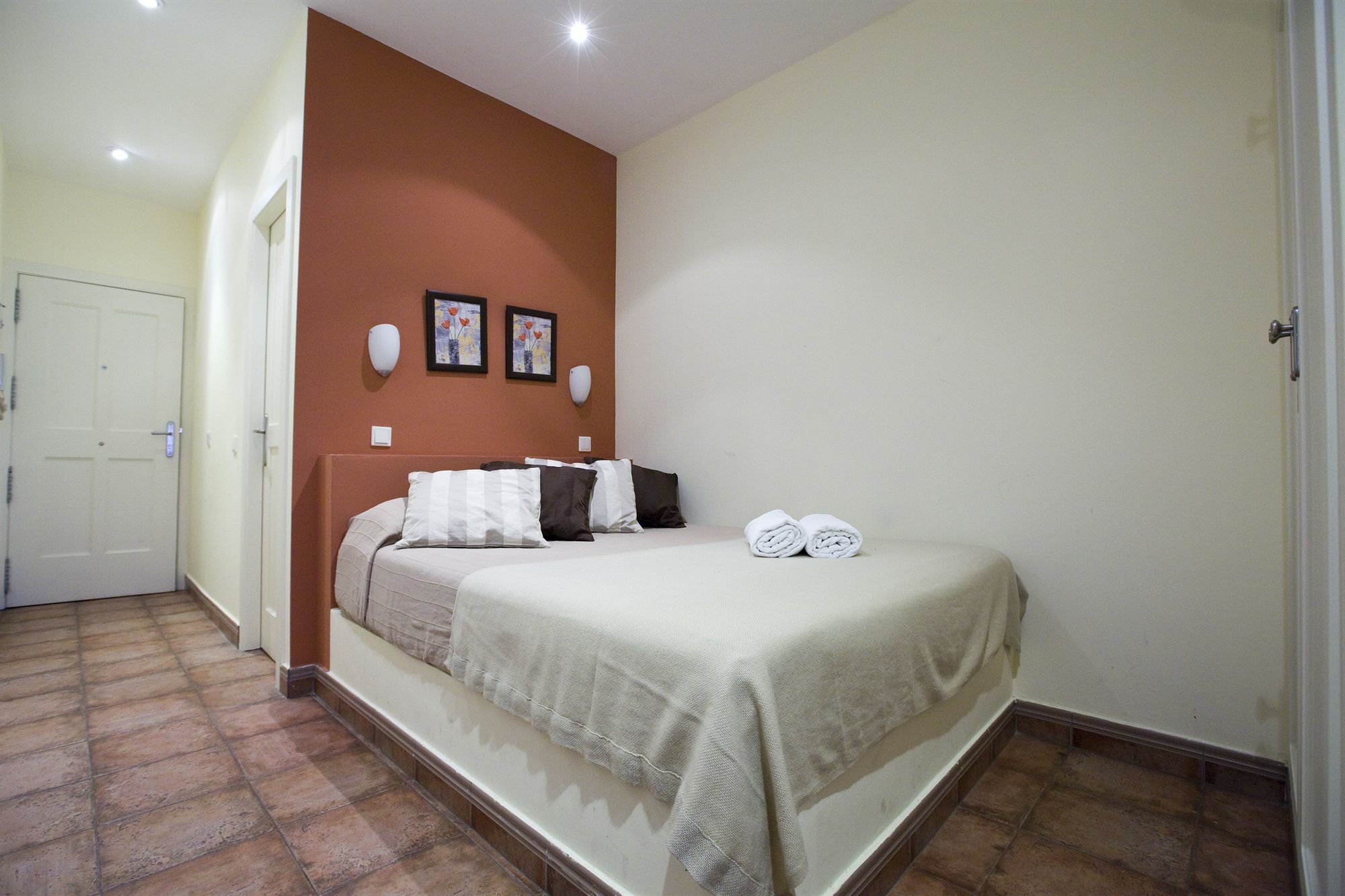 Apartamento Tirso De Molina Apartment มาดริด ภายนอก รูปภาพ